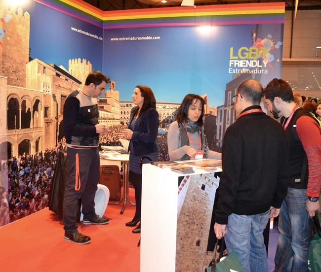 Varios alcaldes extremeños entre los 50.000 visitantes al Área Gay de Fitur