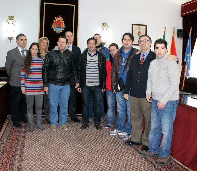 Carrón entrega un vehículo a la asociación AIDIM