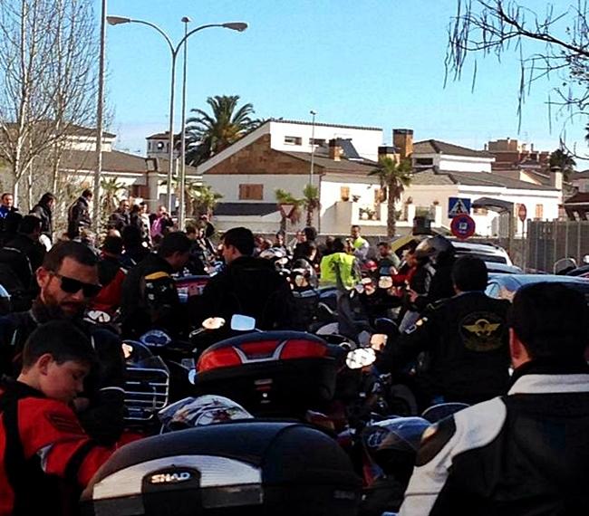 Moteros de Badajoz se manifiestan contra la privatización del Mundial de Motociclismo