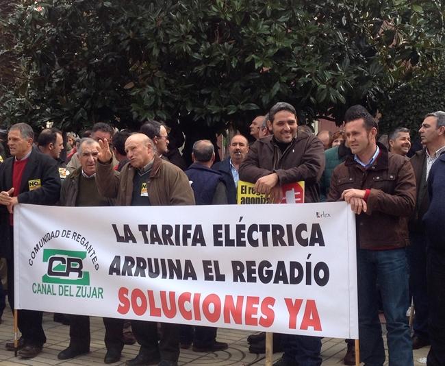 Más de 1500 regantes se manifiestan en Badajoz contra el “tarifazo”
