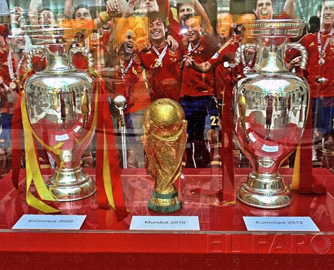 El Faro expone los últimos trofeos de la selección española de fútbol