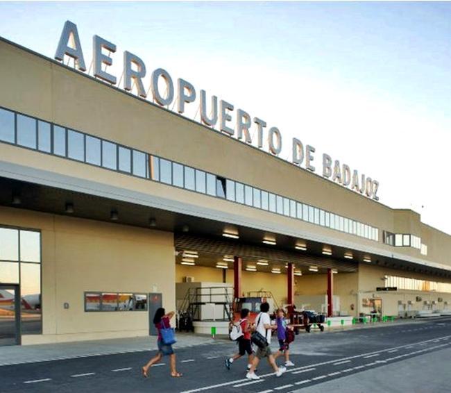El aeropuerto de Badajoz reabrirá la aduana para recuperar los vuelos internacionales