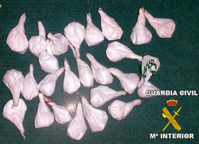 La Guardia Civil ha intervenido a un joven 26 papelinas de cocaína 