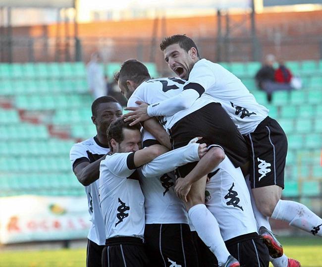 El Mérida derrota con claridad al Santa Amalia