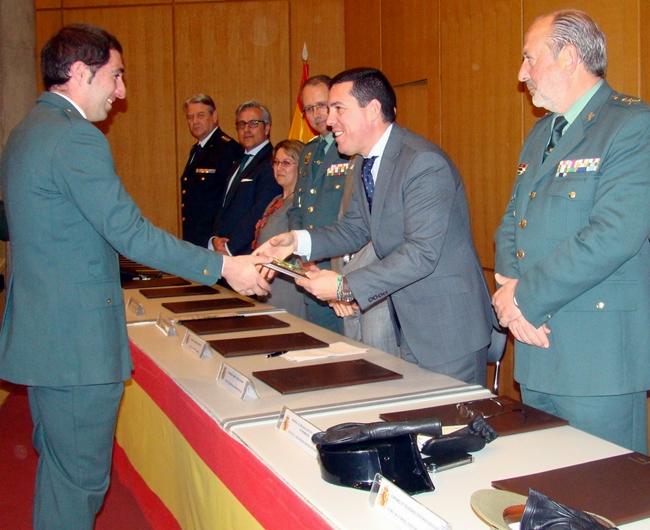 Entrega de diplomas a los alumnos de la Escuela de Tráfico de la Guardia Civil