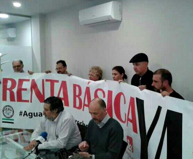 Astorga se interesa por el encierro de IU en el ayuntamiento de Badajoz