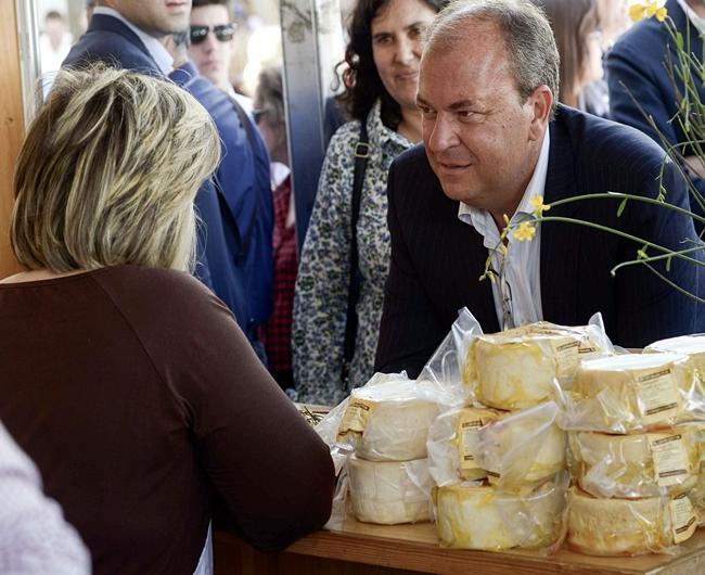 Monago visita la Feria Nacional del Queso de Trujillo