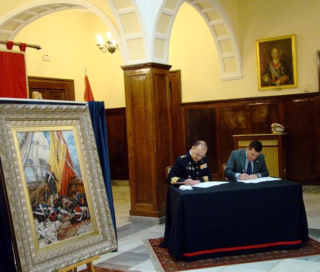 La Junta dona un cuadro a la Infantería de Marina Española
