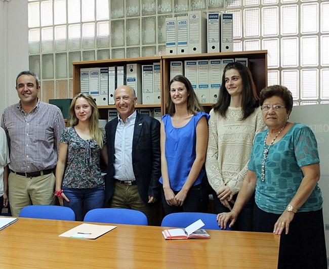 Juan Bravo conoce cómo gestionan la Renta Básica en Miajadas
