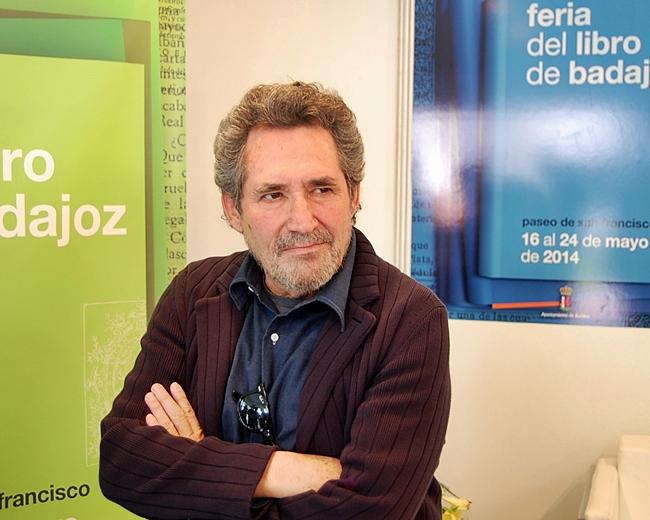 El cantante Miguel Ríos presenta su biografía en Badajoz