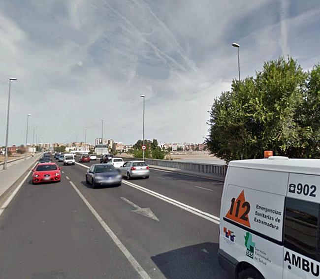 Varios heridos en un accidente en el puente de la Universidad