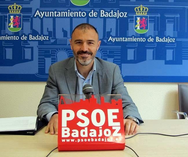 Pajuelo se presenta a las primarias abiertas del PSOE de Badajoz