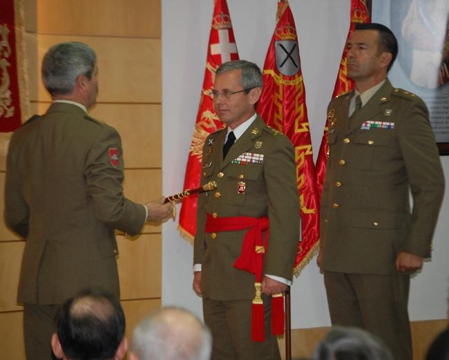 El Jefe de la Brigada Mecanizada “Extremadura” XI recibe la Faja de General