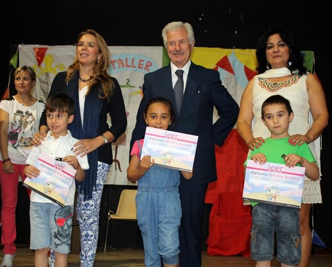 Más de 45.000 familias han participado en el programa `Leer en Familia´