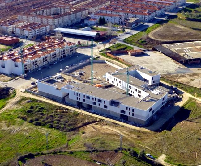 UGT pide que no mareen con la apertura del nuevo instituto de Coria