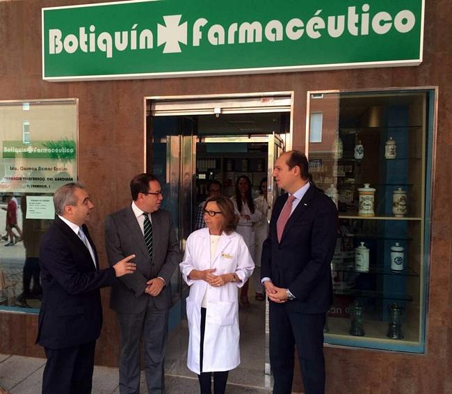 El consejero de Sanidad promete una farmacia para Cerro Gordo