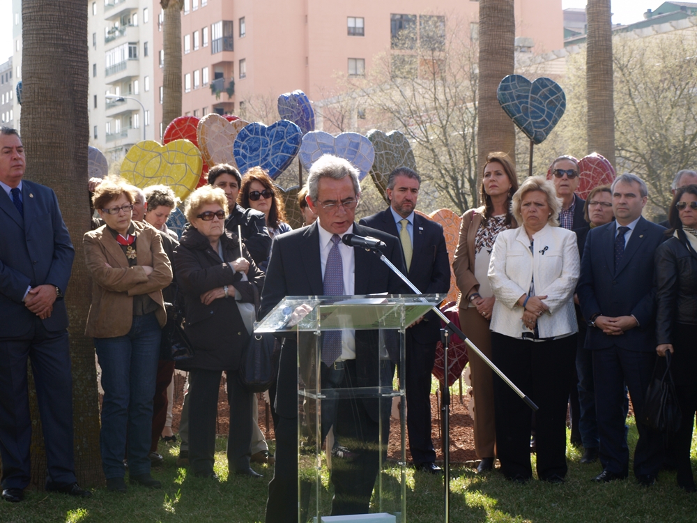 Imágenes del homenaje en Badajoz a las víctimas del terrorismo