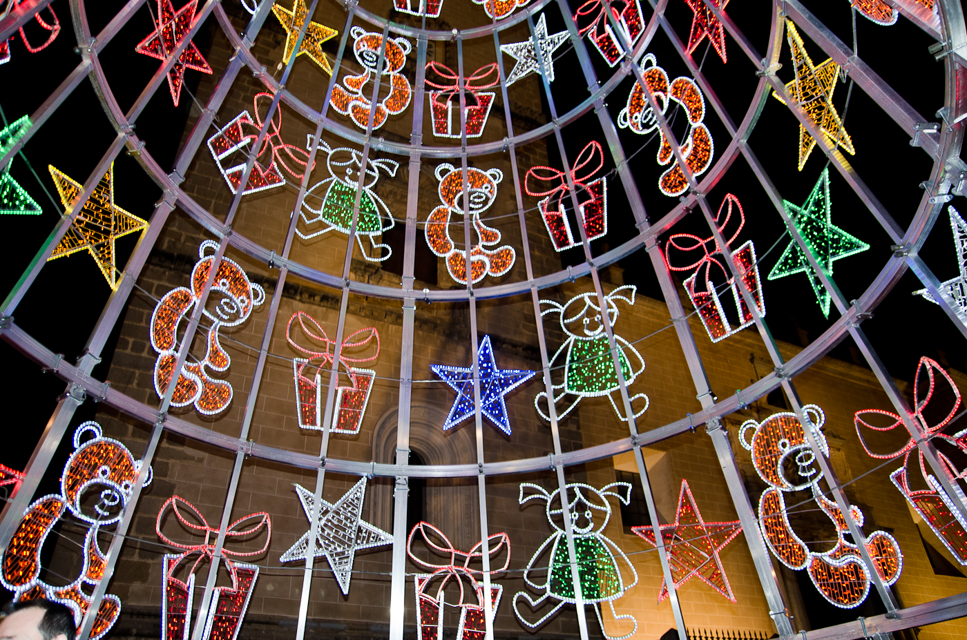 La iluminación y el mercado navideño dan la bienvenida a la Navidad en Badajoz