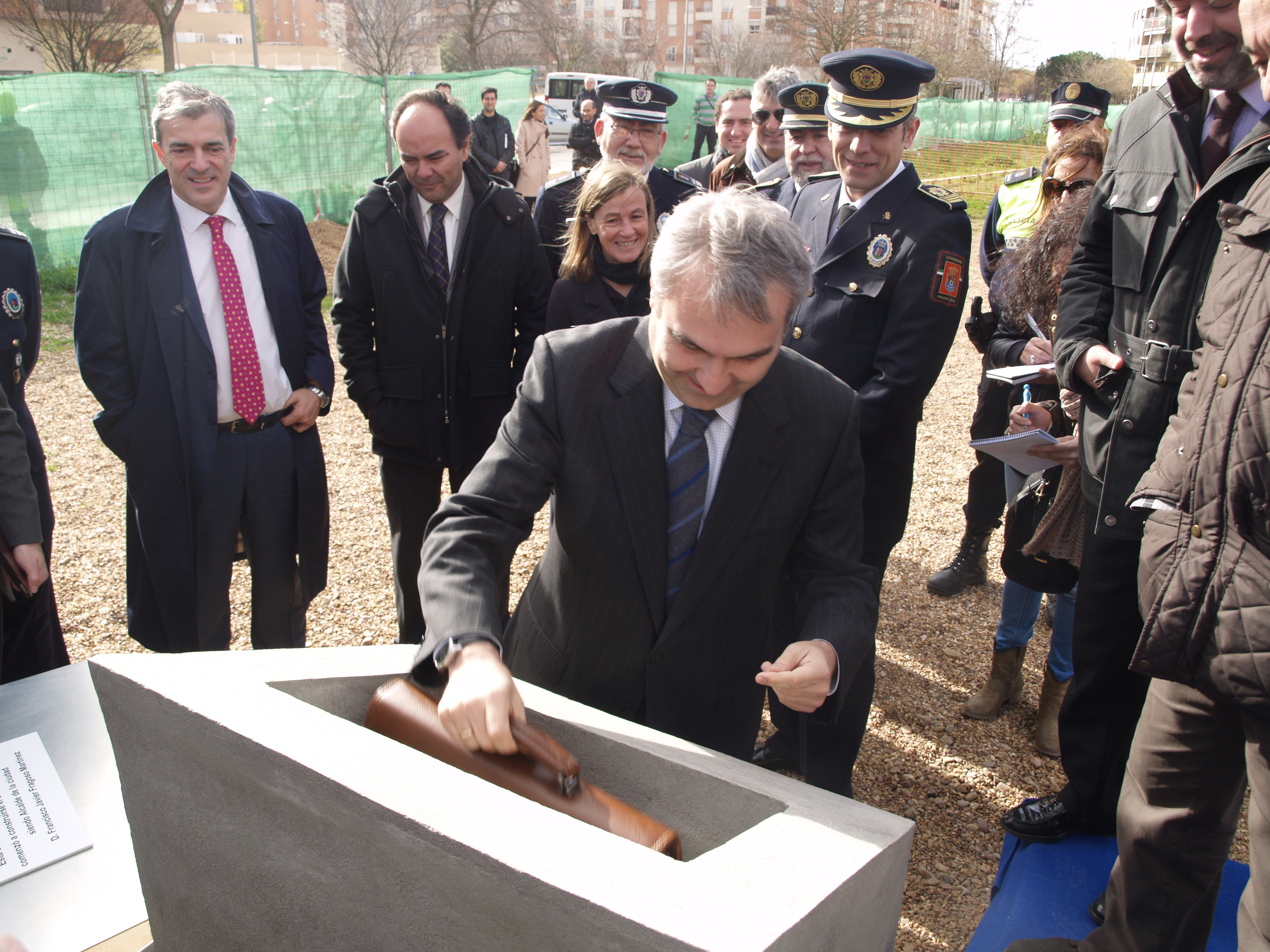 Fragoso coloca la primera piedra de la nueva sede de la Policía Local