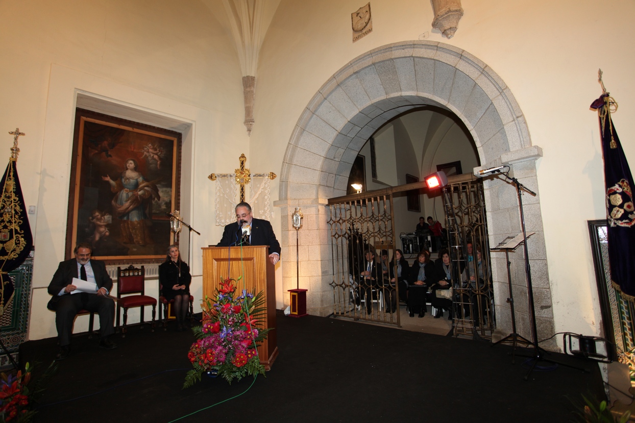 Fernando Valbuena realiza el pregón de la Semana Santa de Badajoz