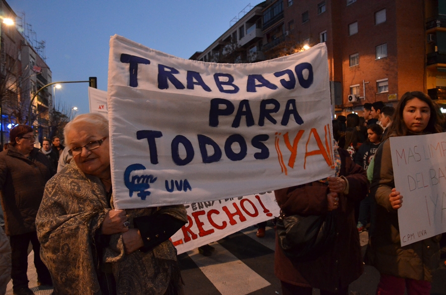 La margen derecha celebra Las Candelas y la Tamborada reclamando empleo digno