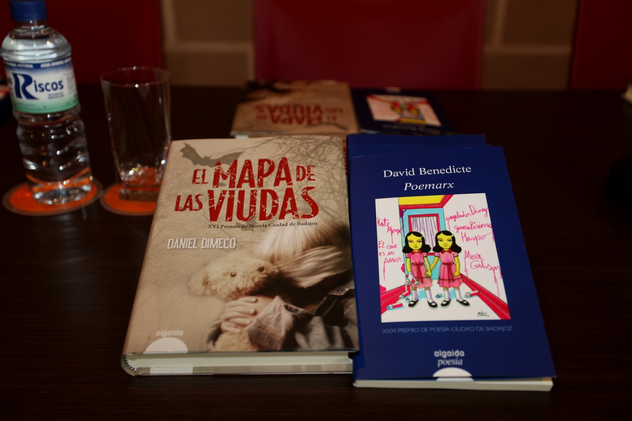 Presentan los libros ganadores de novela y poesía