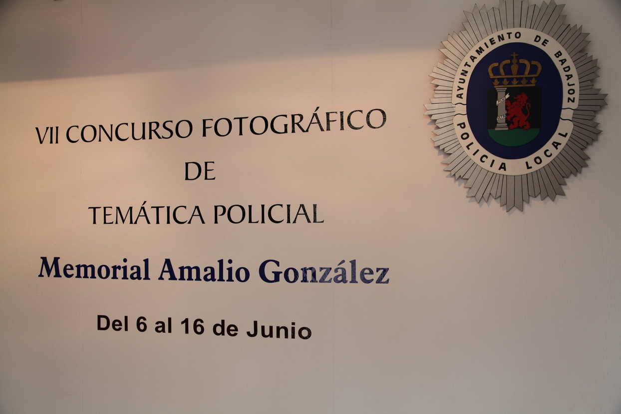 Las fotografías del concurso policial se exponen en el Luis de Morales de Badajoz