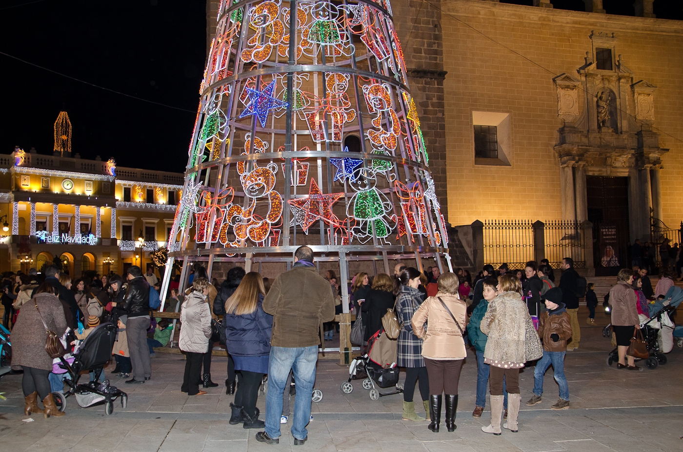 La iluminación y el mercado navideño dan la bienvenida a la Navidad en Badajoz