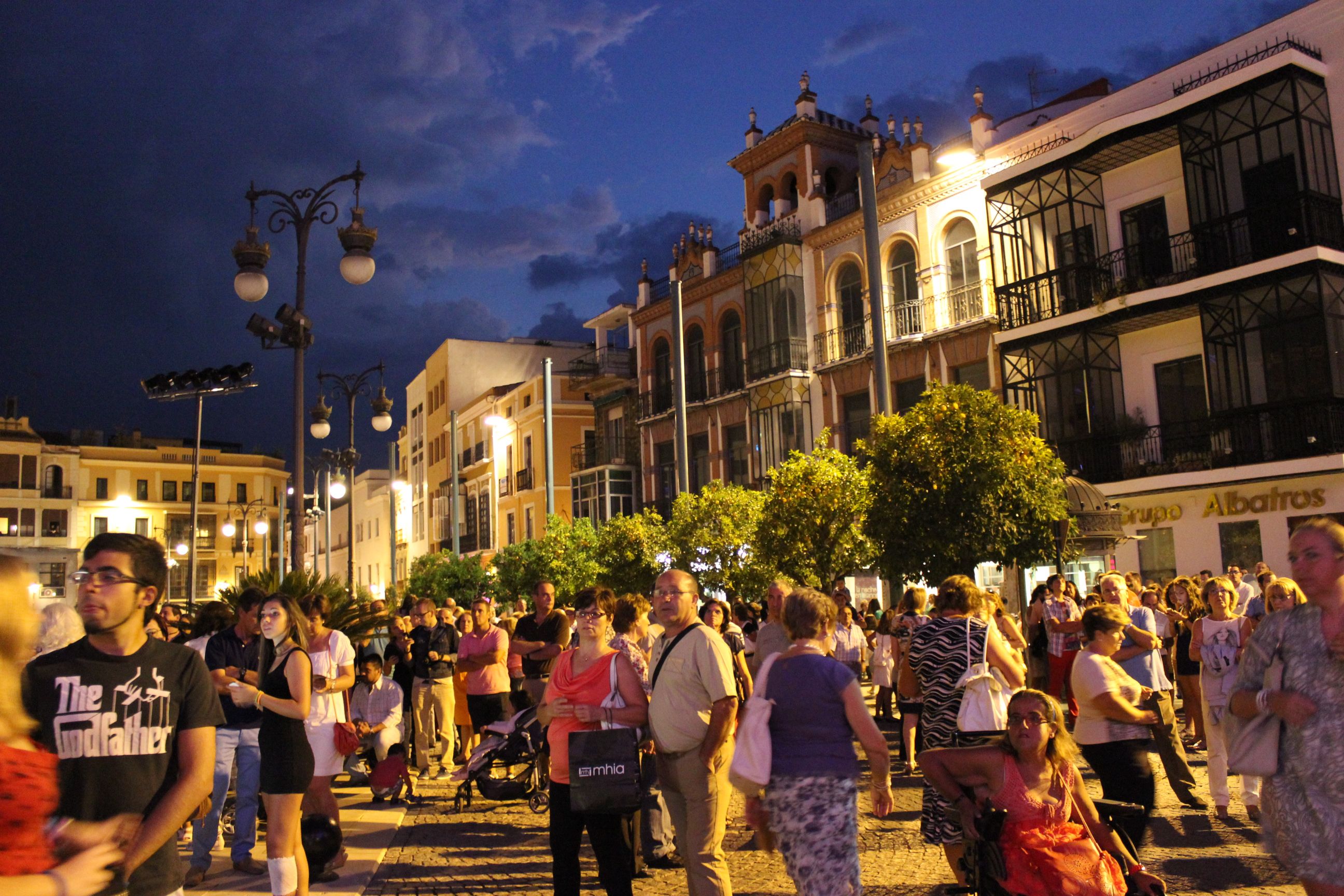 La Noche en Blanco abarrota, por cuarto año consecutivo, el Casco Antiguo de Badajoz