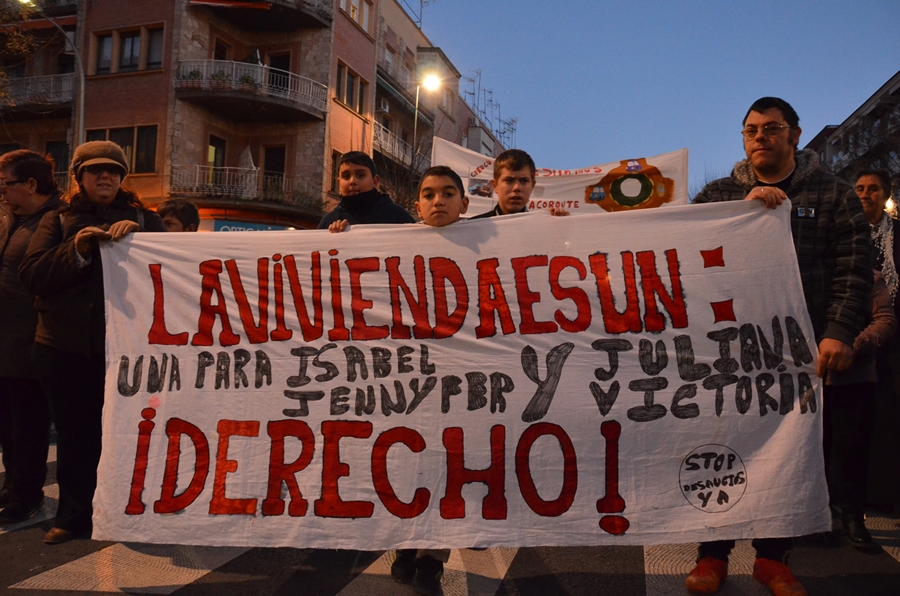 La margen derecha celebra Las Candelas y la Tamborada reclamando empleo digno