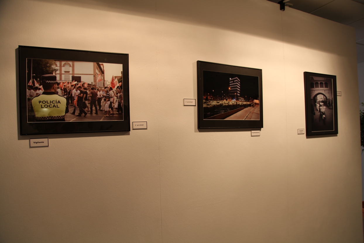 Las fotografías del concurso policial se exponen en el Luis de Morales de Badajoz