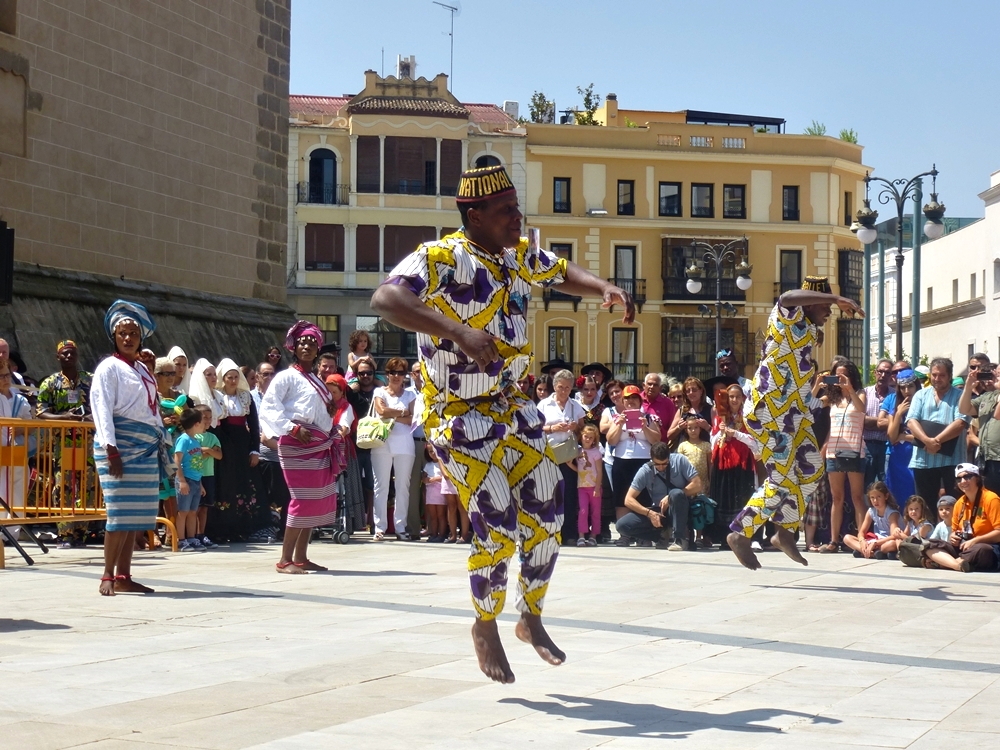 Imágenes del Festival Folklórico de Extremadura en la Plaza de España de Badajoz