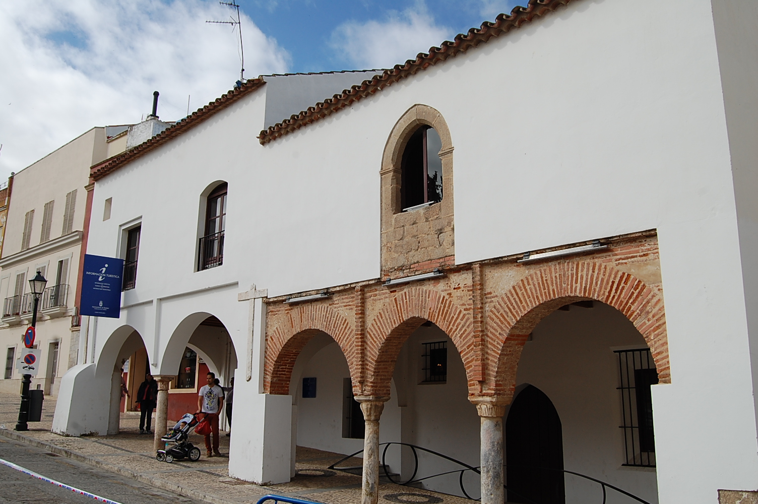 Reportaje sobre la visita guiada a la Galería de Fusileros de Badajoz