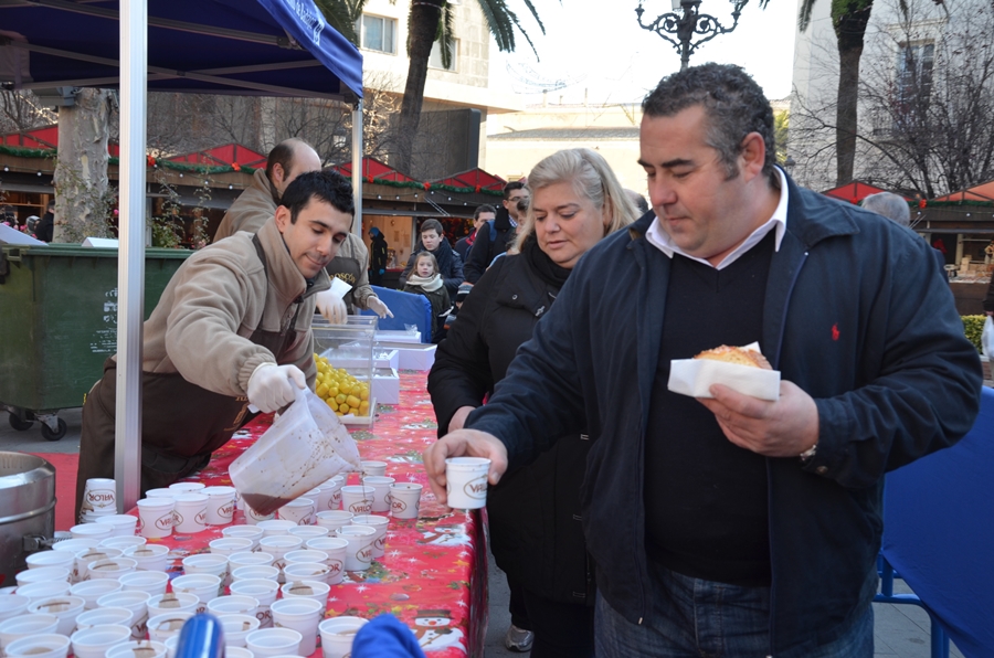 Miles de pacenses se toman el roscón de reyes en Badajoz