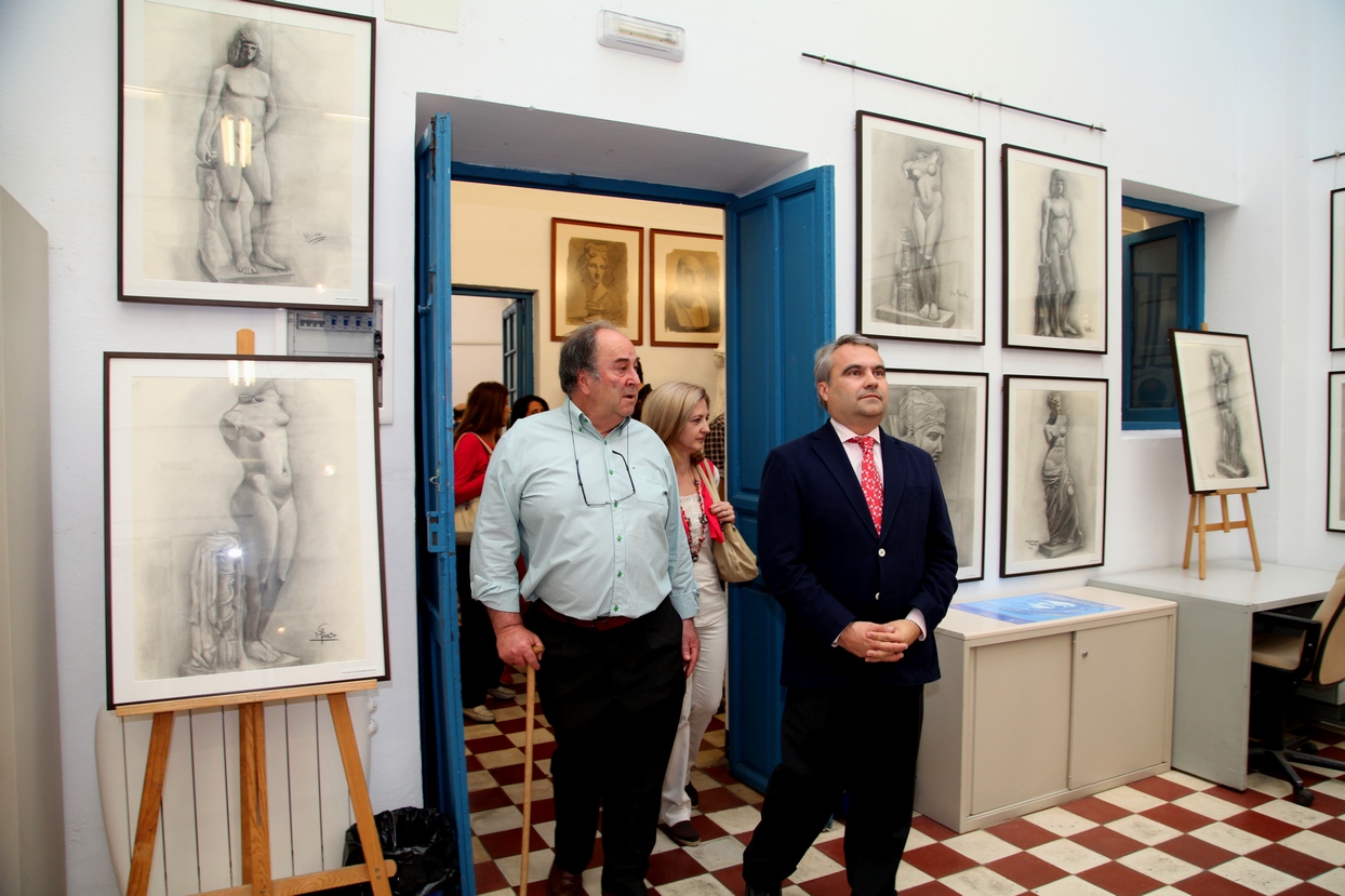 Fragoso visita la Escuela de Artes y Oficios Adelardo Coversí de Badajoz