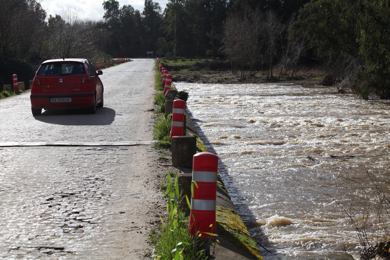 El 112 pide precaución para caminar por orillas y zonas inundables