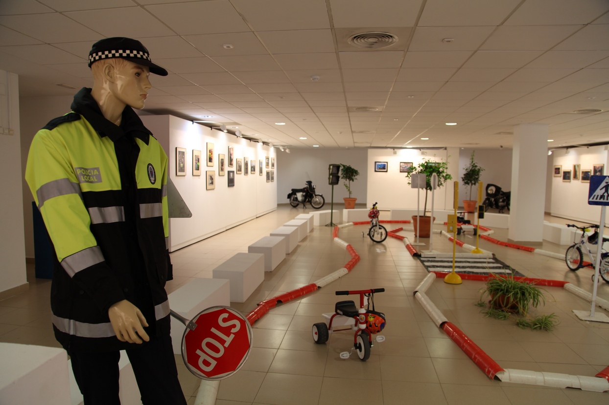 Las fotografías del concurso policial se exponen en el Luis de Morales de Badajoz