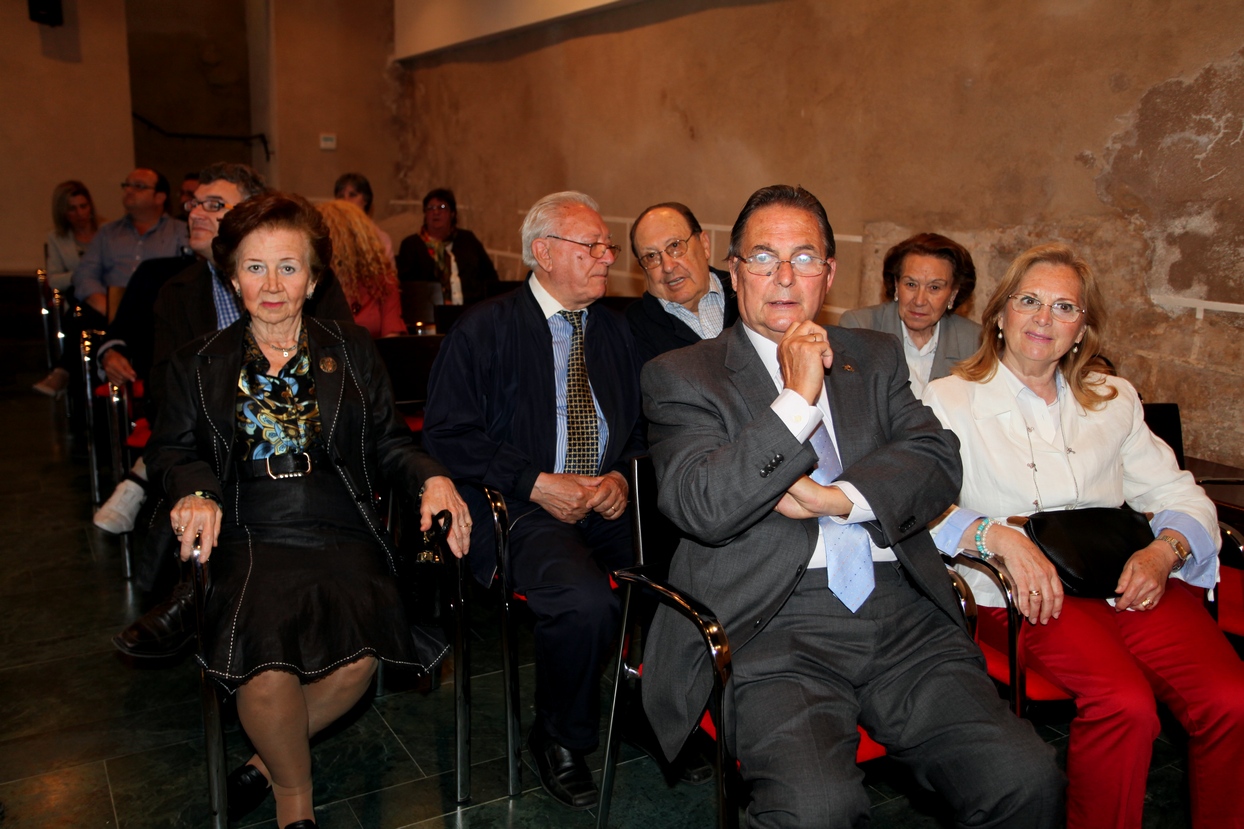 Presentan los libros ganadores de novela y poesía