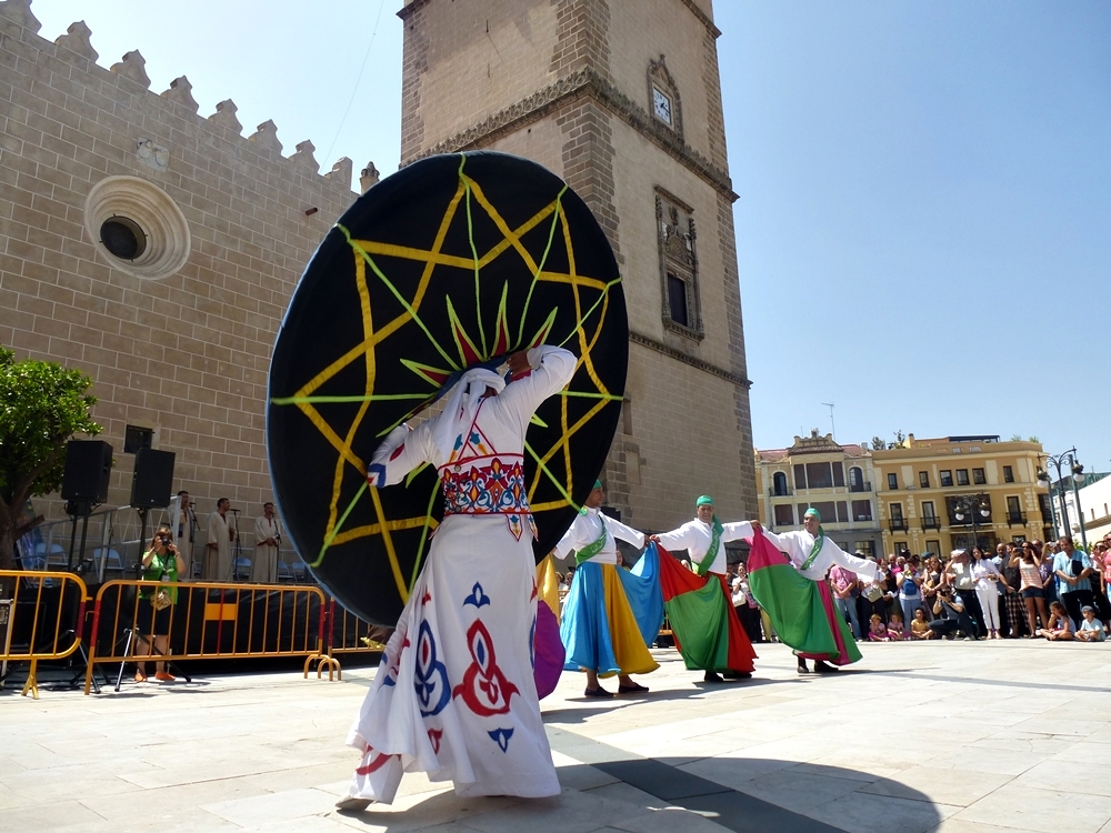 Imágenes del Festival Folklórico de Extremadura en la Plaza de España de Badajoz