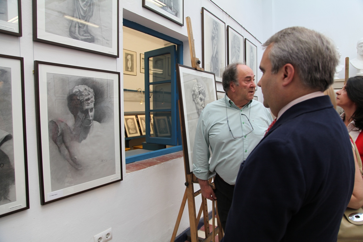 Fragoso visita la Escuela de Artes y Oficios Adelardo Coversí de Badajoz