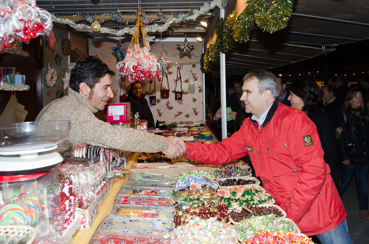 La iluminación y el mercado navideño dan la bienvenida a la Navidad en Badajoz