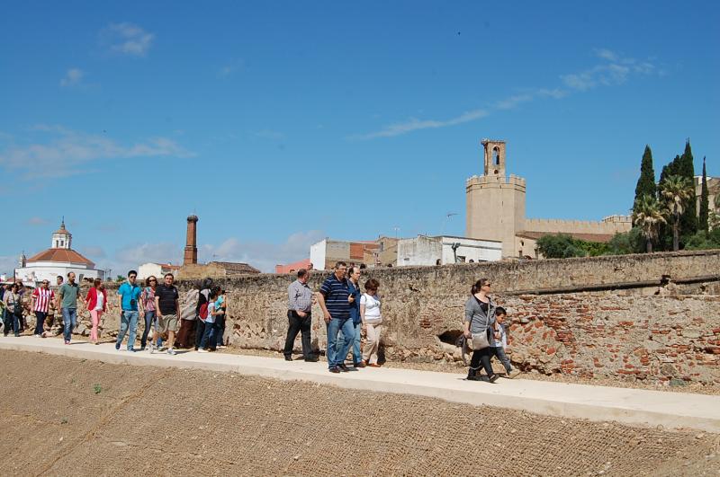 Reportaje sobre la visita guiada a la Galería de Fusileros de Badajoz