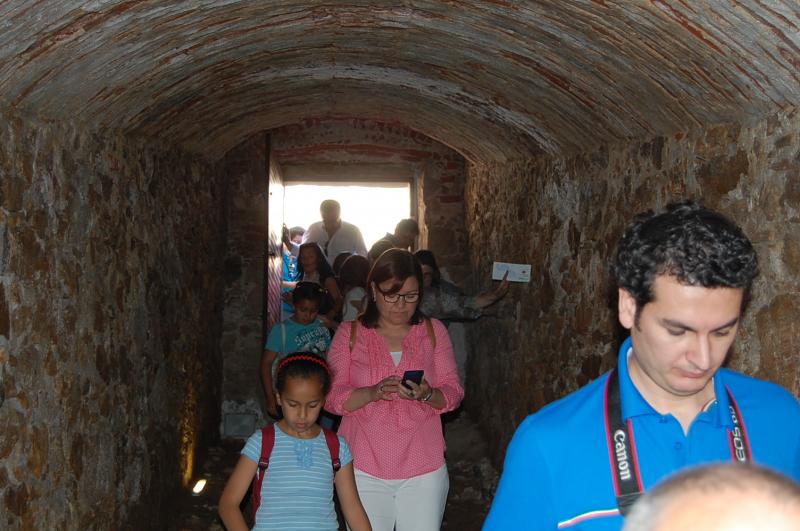 Reportaje sobre la visita guiada a la Galería de Fusileros de Badajoz