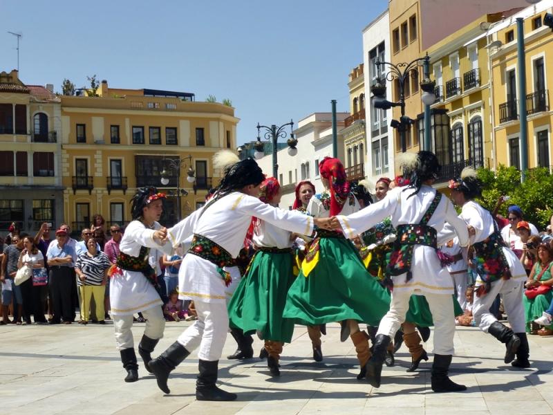 Imágenes del Festival Folklórico de Extremadura en la Plaza de España de Badajoz