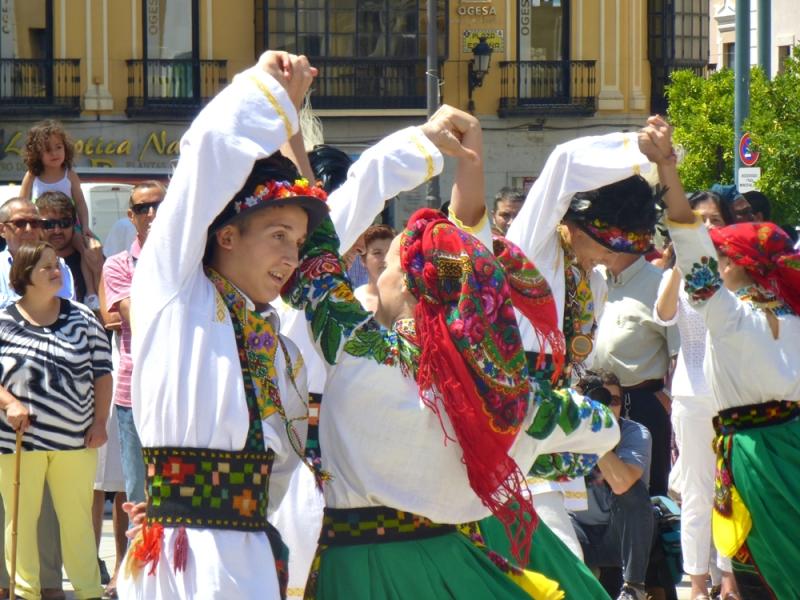 Imágenes del Festival Folklórico de Extremadura en la Plaza de España de Badajoz