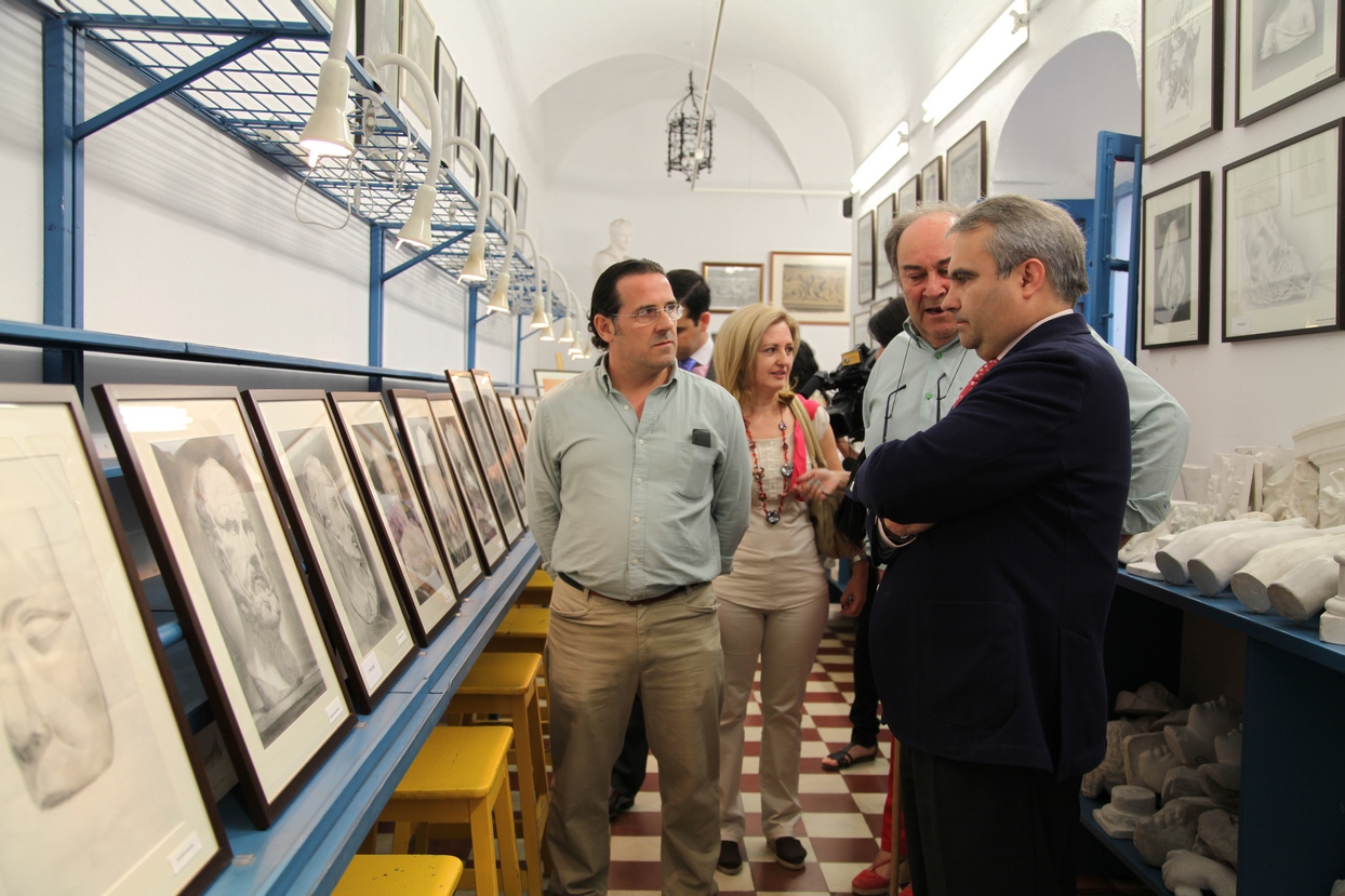 Fragoso visita la Escuela de Artes y Oficios Adelardo Coversí de Badajoz