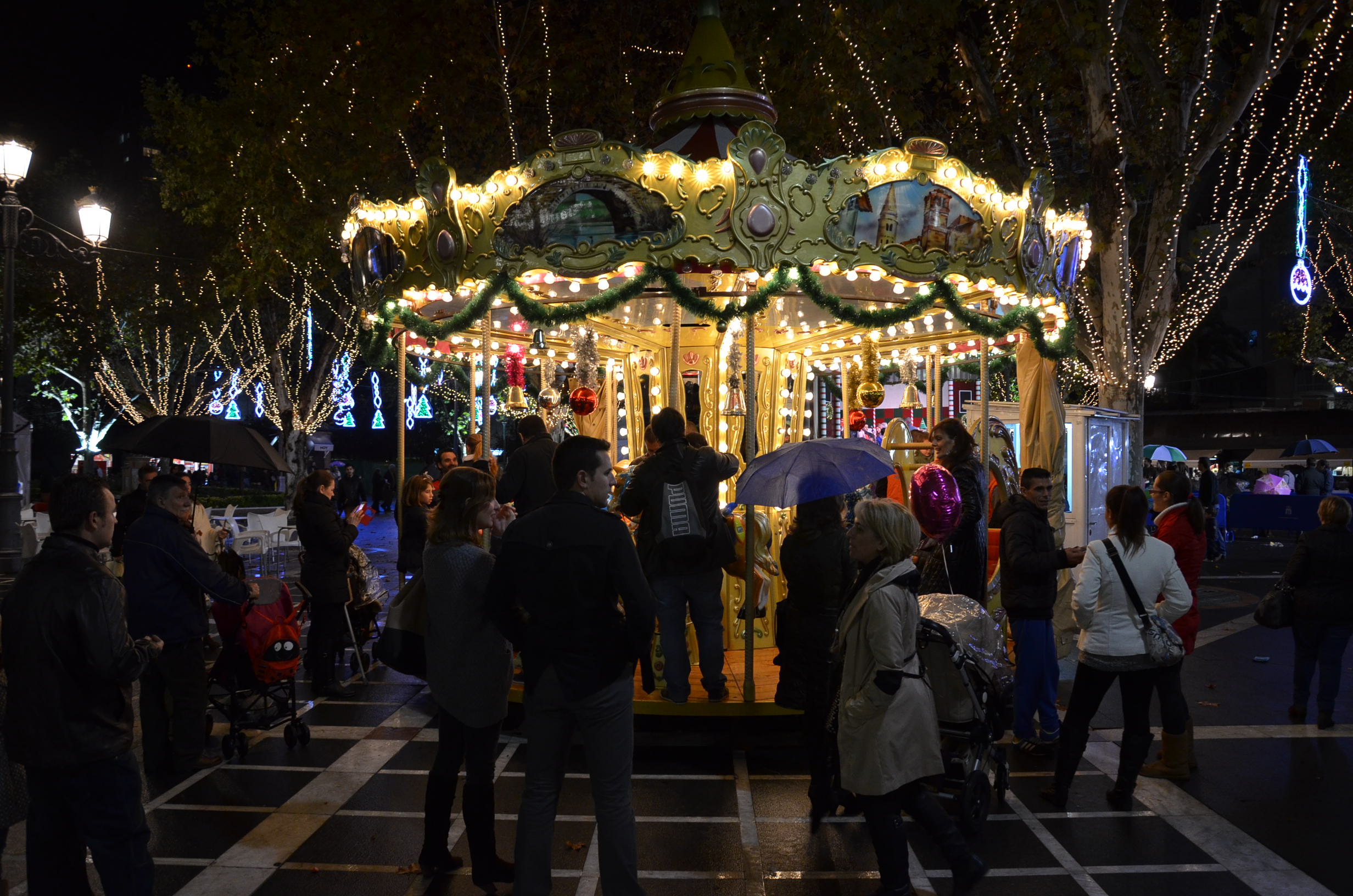 Imágenes de la inauguración del alumbrado y el mercado navideño
