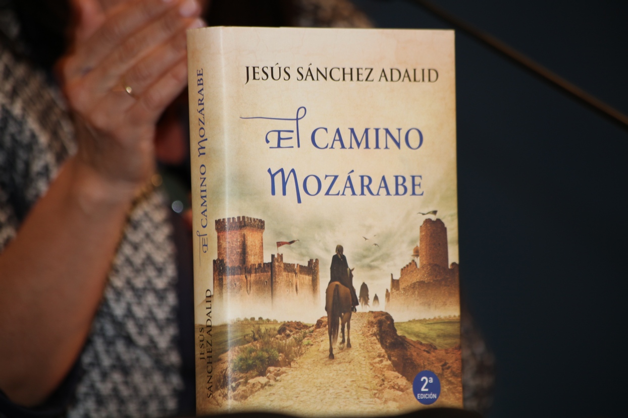 Carmen Posadas y Sánchez Adalid, firman en Badajoz sus últimos libros