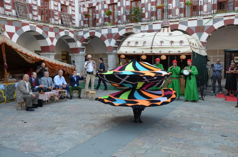 Arranca Al Mossassa con la inauguración del mercado árabe