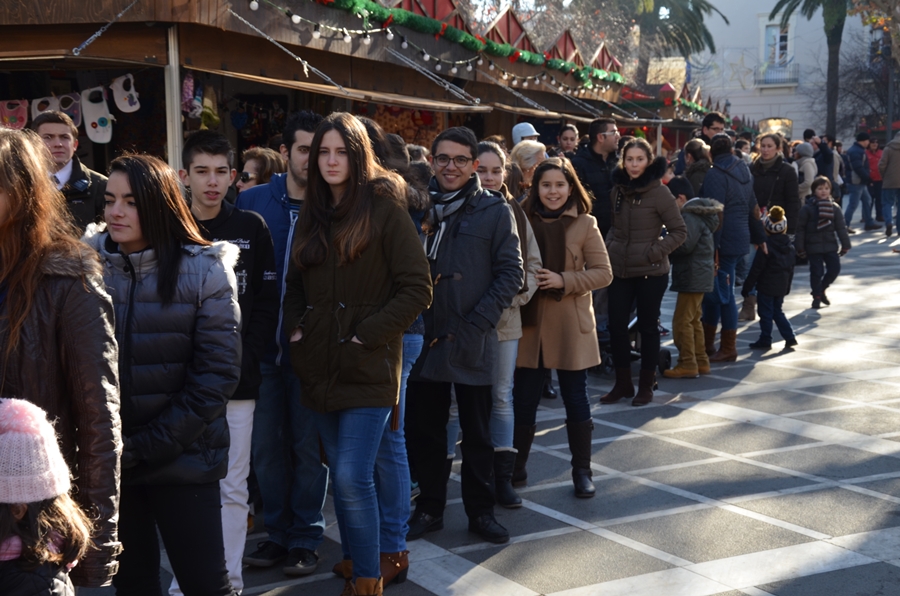 Miles de pacenses se toman el roscón de reyes en Badajoz